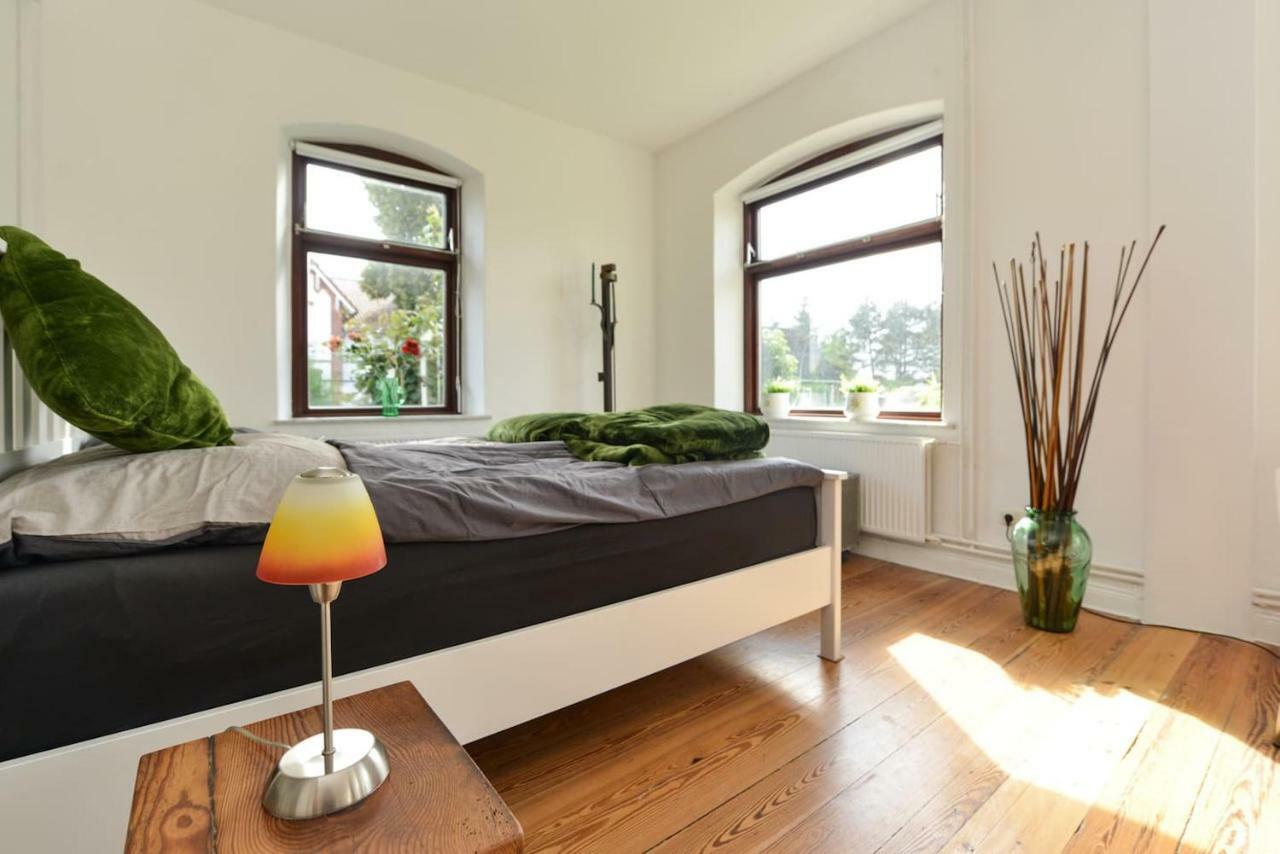 Kanalvilla - Urlaub Am Nord-Ostseekanal - Zwei Ferienwohnungen Im Angebot- Eine Im Dachgeschoss Und Eine Wohnung Mit Garten Sehestedt  エクステリア 写真