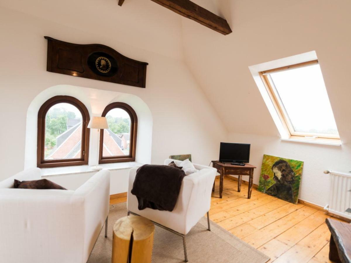 Kanalvilla - Urlaub Am Nord-Ostseekanal - Zwei Ferienwohnungen Im Angebot- Eine Im Dachgeschoss Und Eine Wohnung Mit Garten Sehestedt  エクステリア 写真