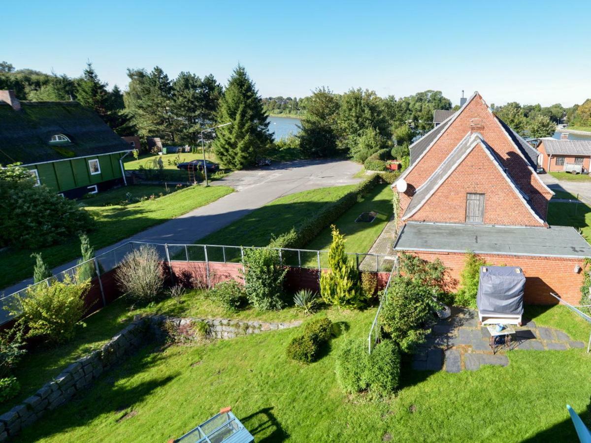 Kanalvilla - Urlaub Am Nord-Ostseekanal - Zwei Ferienwohnungen Im Angebot- Eine Im Dachgeschoss Und Eine Wohnung Mit Garten Sehestedt  エクステリア 写真