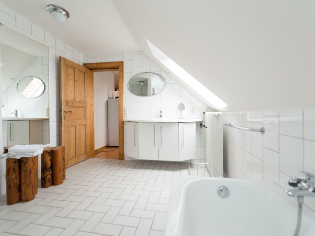 Kanalvilla - Urlaub Am Nord-Ostseekanal - Zwei Ferienwohnungen Im Angebot- Eine Im Dachgeschoss Und Eine Wohnung Mit Garten Sehestedt  エクステリア 写真