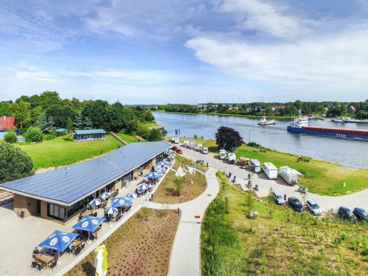 Kanalvilla - Urlaub Am Nord-Ostseekanal - Zwei Ferienwohnungen Im Angebot- Eine Im Dachgeschoss Und Eine Wohnung Mit Garten Sehestedt  エクステリア 写真